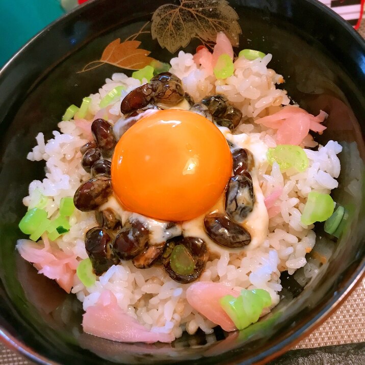 お花畑の納豆卵かけご飯